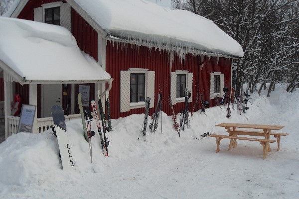 På vintern plats för skidor och friskt uteliv