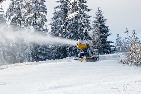 Snöproduktion i skidbacken